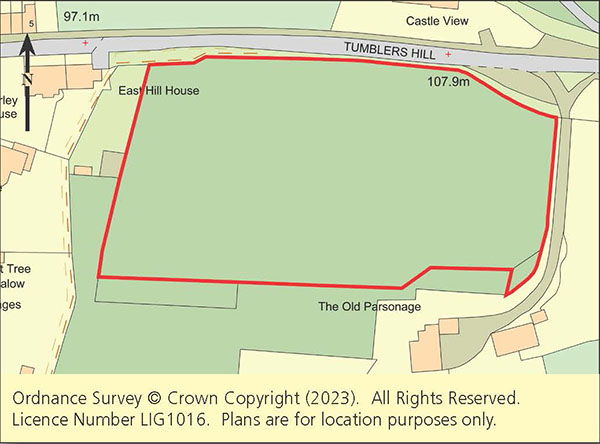 Lot: 114 - PADDOCK EXTENDING TO OVER TWO ACRES -